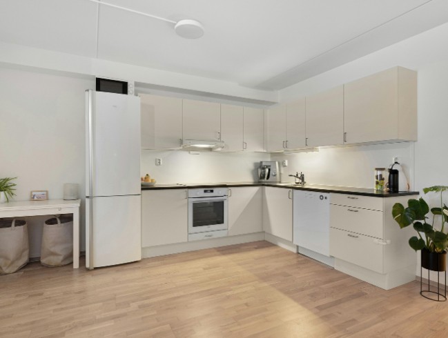 Cocina minimalista blanca en Valladolid
